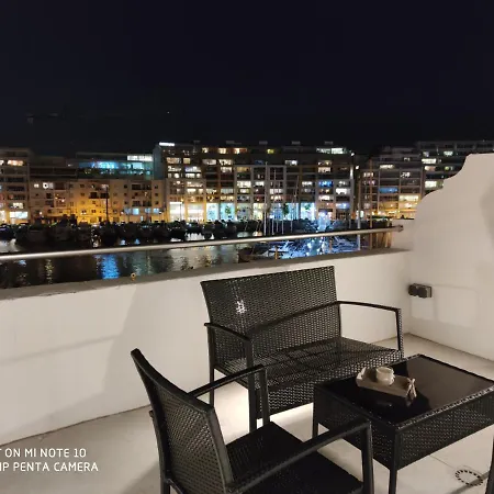 Oda ve Kahvaltı Marina *